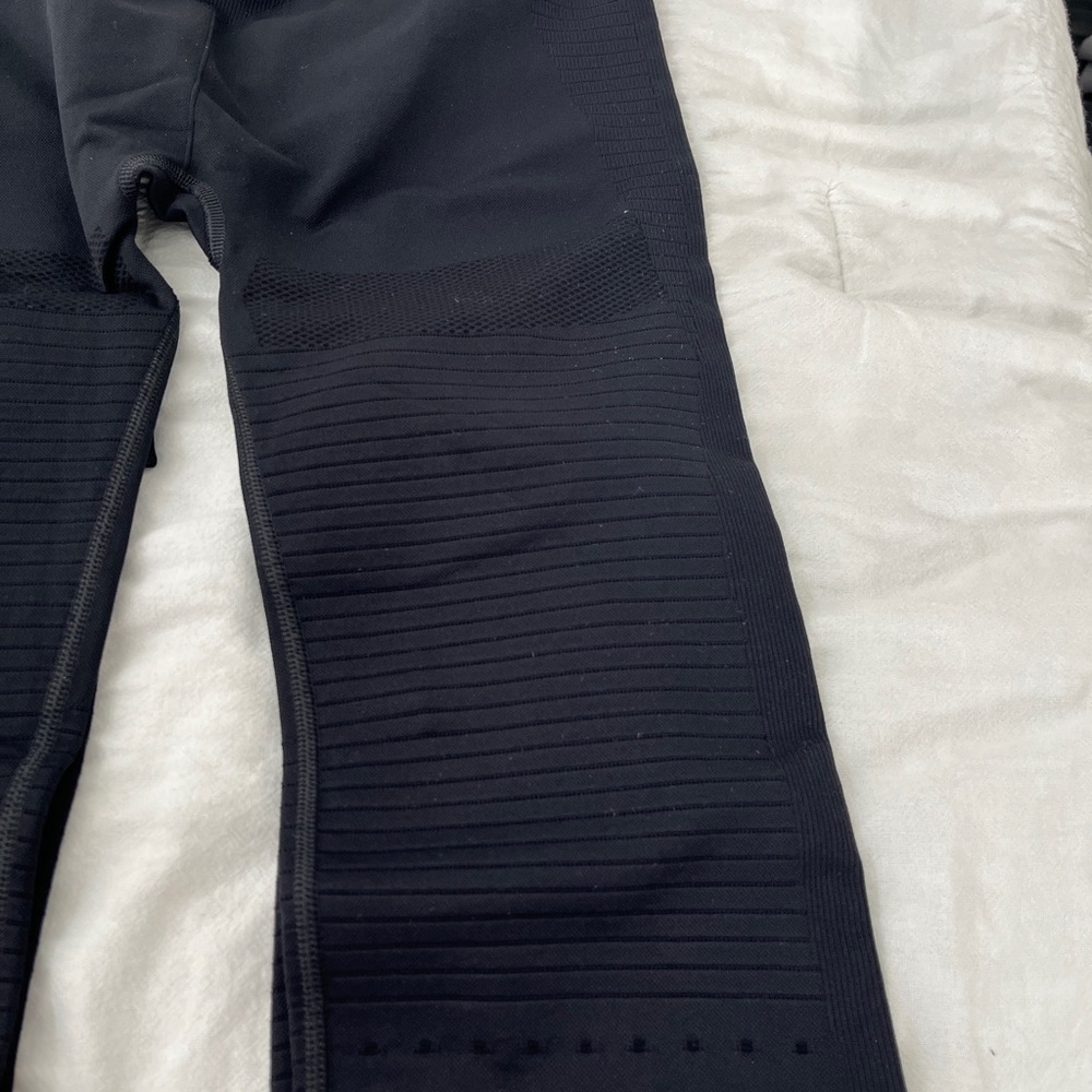 Gymshark Midnight Black Sports Bra and Leggings - Picture 7 of 8